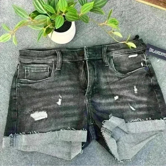 NEW Blanknyc (MSRP:$68) The Fulton Distressed Roll Up Jean shorts by Blank NYC